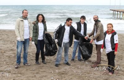 Çevre gönüllüleri Akdeniz’i temizliyor