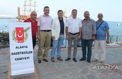 (EN) Başkan Burhan Sili gazetecilere destek verdi