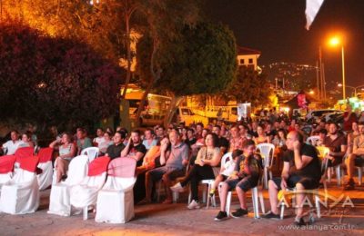 (EN) Film festivaline yoğun ilgi