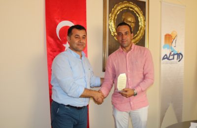 (Turkish) Tanıtım elçilerine plaket verildi