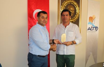 (Turkish) Tanıtım elçilerine plaket verildi