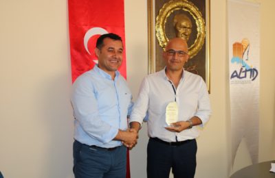 (Turkish) Tanıtım elçilerine plaket verildi