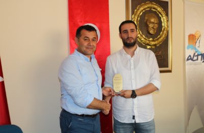 (Turkish) Tanıtım elçilerine plaket verildi