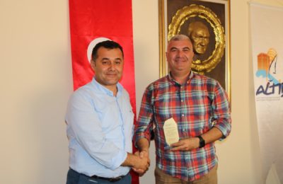 (Turkish) Tanıtım elçilerine plaket verildi