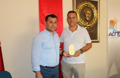 (Turkish) Tanıtım elçilerine plaket verildi