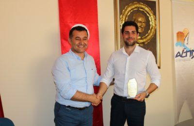 (Turkish) Tanıtım elçilerine plaket verildi