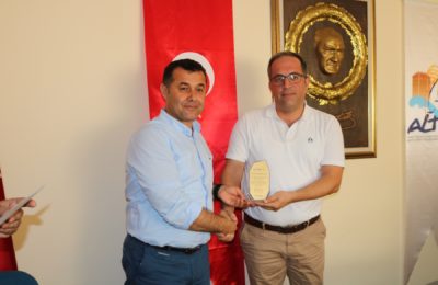 (Turkish) Tanıtım elçilerine plaket verildi