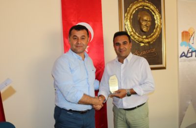 (Turkish) Tanıtım elçilerine plaket verildi