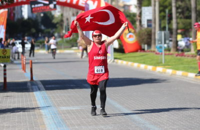 (Turkish) 20. Alanya Atatürk Halk Koşusu ve Yarı Maratonu yapıldı