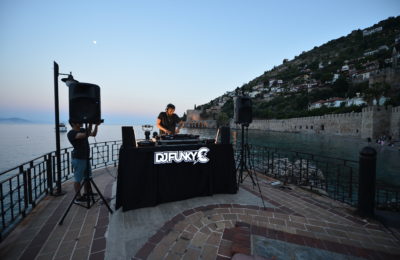 (Turkish) Ünlü Dj tanıtım için Alanya’da