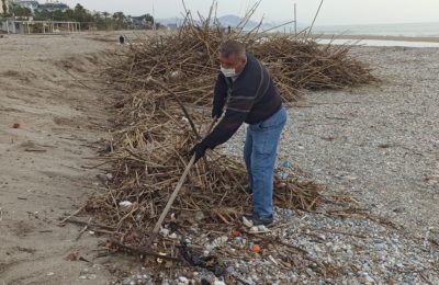(Turkish) ALTİD sahilleri temizliyor