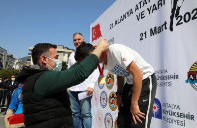 (Turkish) Atatürk Halk Koşusu ve Yarı Maratonu yapıldı