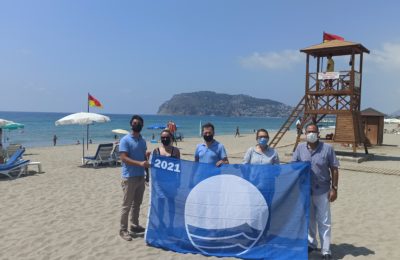 Engelsiz Halk Plajı’na Mavi Bayrak Ödülü verildi