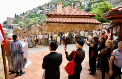 KIZILKULE’DE TÜRK DÜNYASI PALETİ RESİM SERGİSİ AÇILDI